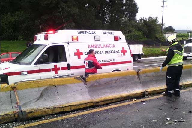 Carambola de 15 vehículos en la México-Puebla deja 3 heridos
