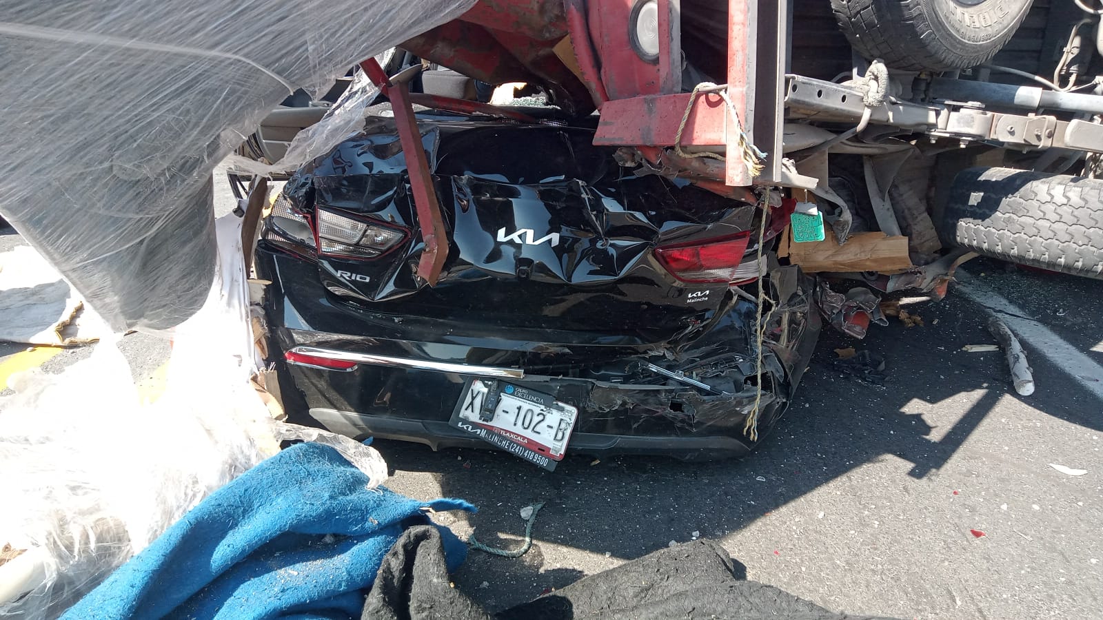 Un muerto y seis lesionados deja carambola en la autopista México-Tuxpan