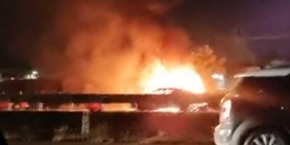 VIDEO Tráiler se queda sin frenos y embiste a vehículos en la México-Querétaro