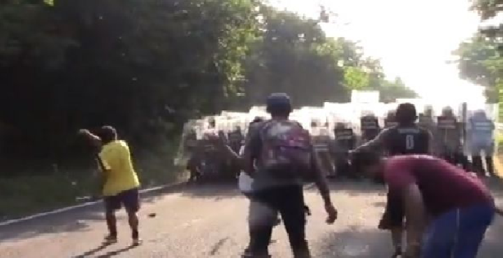 Guardia Nacional y agentes del Instituto Nacional de Migración contra la caravana de migrantes 