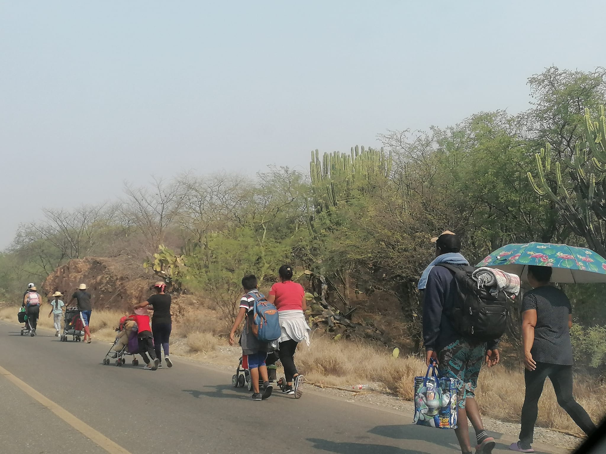 Caravana migrante cruza Coxcatlán