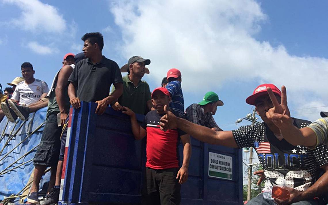 VIDEO Migrantes centroamericanos avanzan hacia Texmelucan