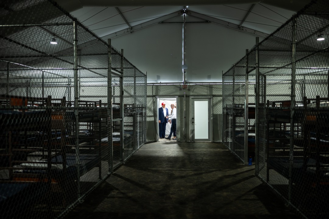 Alligator Alcatraz: centro de detención para migrantes en EU, rodeado de caimanes
