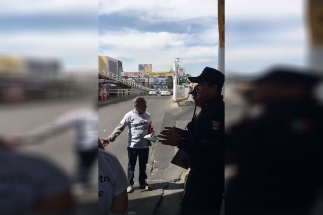 Policías impiden a Cárdenas recabar firmas afuera de la CAPU