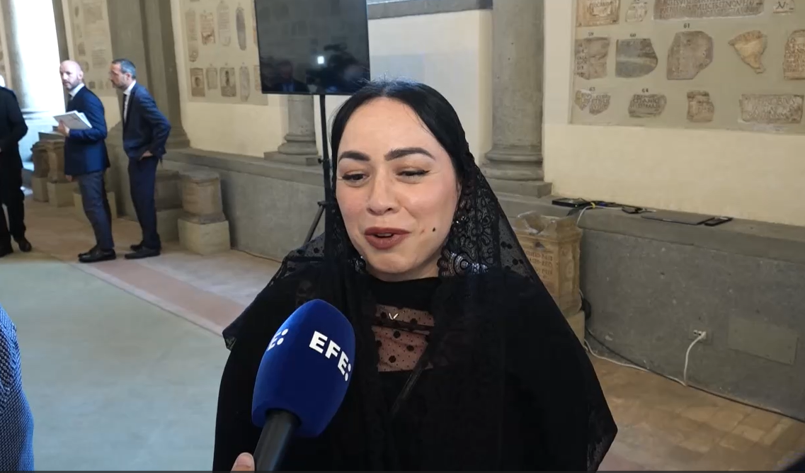 Carla Morrison muestra su reunión con el Papa y la atacan en redes