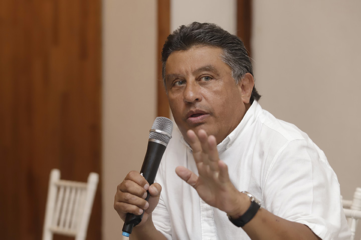 Cárdenas ni es poblano y desvió recursos públicos: Meza Viveros
