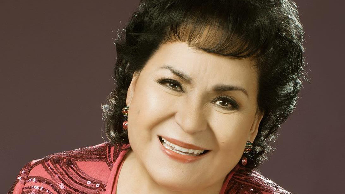 Carmen Salinas es sometida a traqueotomía y gastrostomía