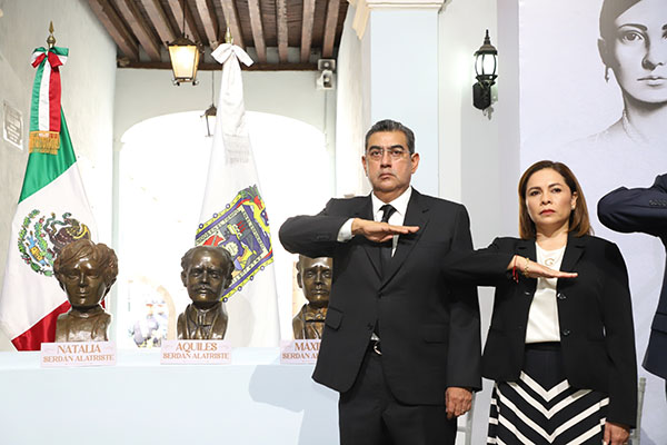 Céspedes encabeza aniversario luctuoso de Carmen Serdán y Leona Vicario