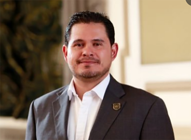 Renuncia contralor del ayuntamiento de Puebla 