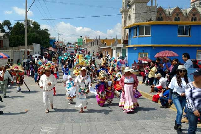 Ofrecen muestra del Carnaval de Huejotzingo en el estado de Oaxaca