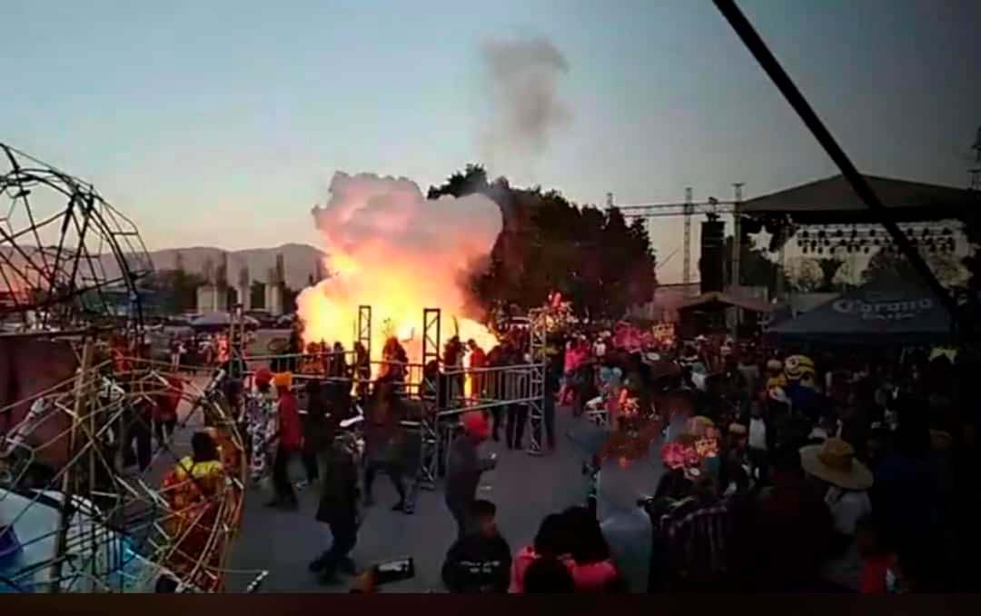 Explosión de escopeta en carnaval deja varios heridos en Tlacotepec