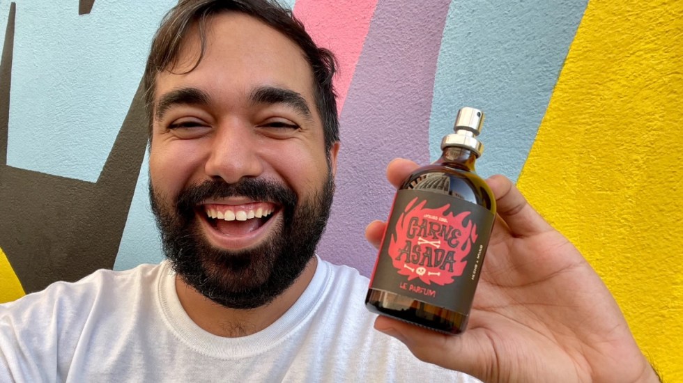 Mexicano lanza perfume de carne asada, ¿lo comprarías?