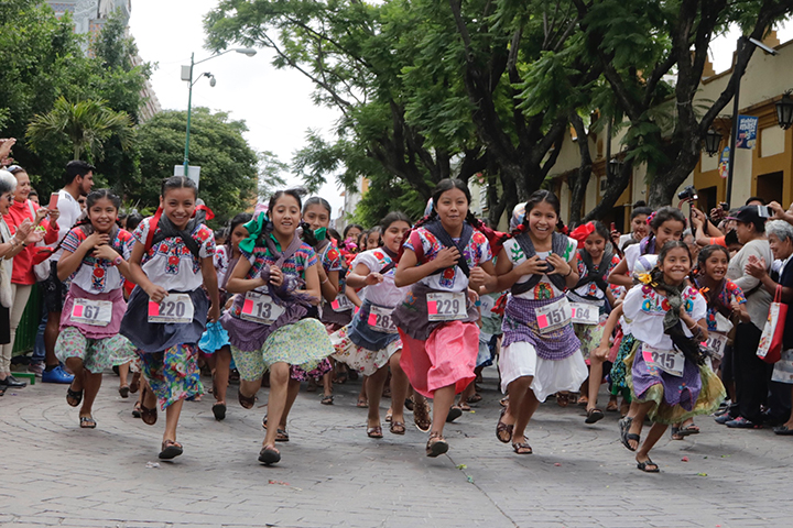 Coapeñas listas para la tradicional Carrera de la Tortilla