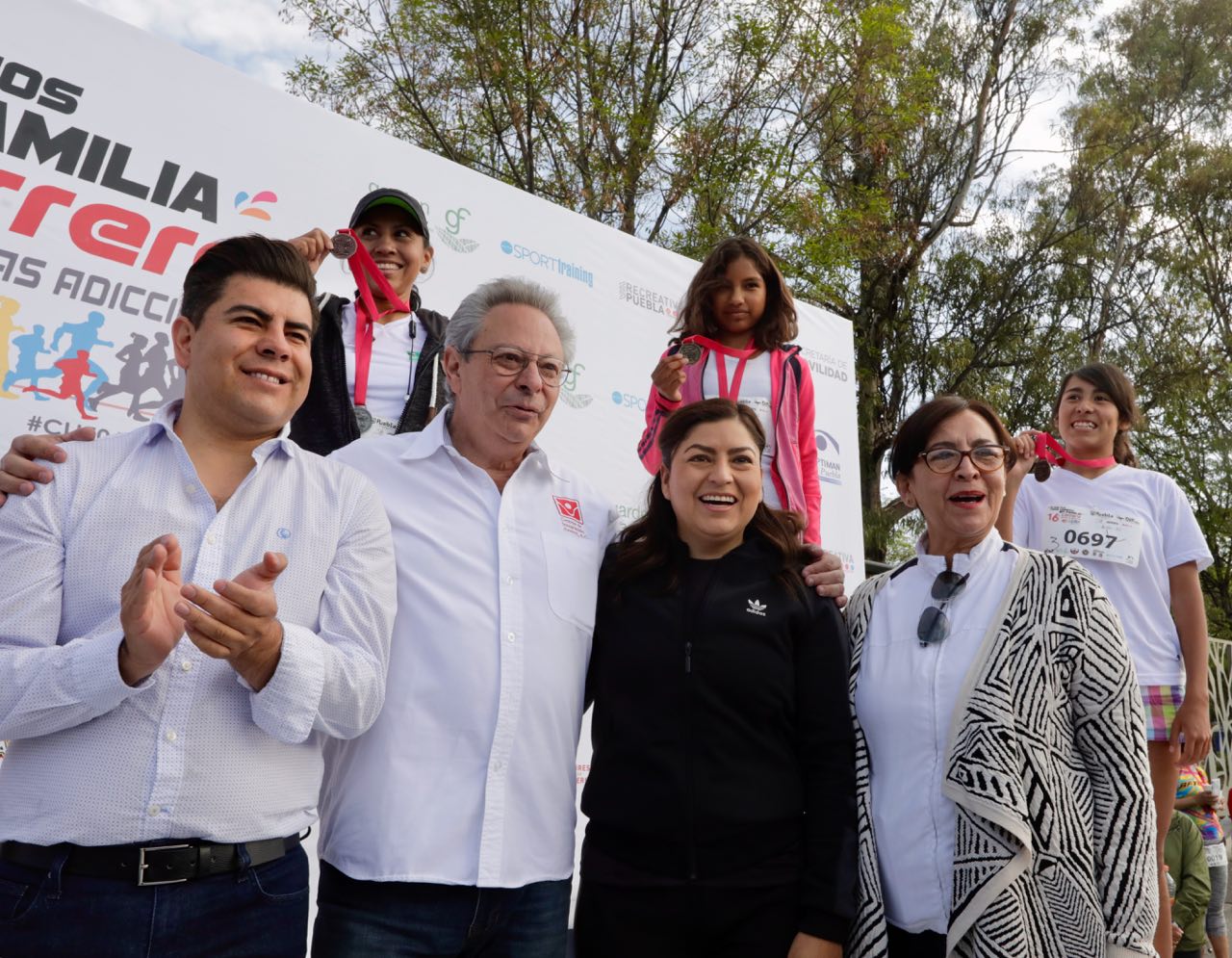 Corren familias poblanas contra las adicciones