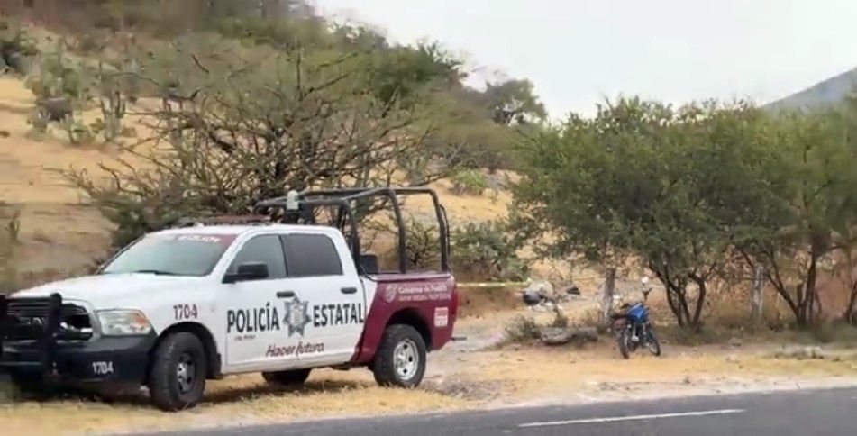 Dejan cadáver maniatado sobre carretera de Izúcar