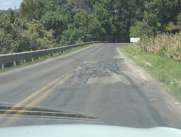 Presenta carretera Zacatlán-Chignahuapan casi un centenar de baches