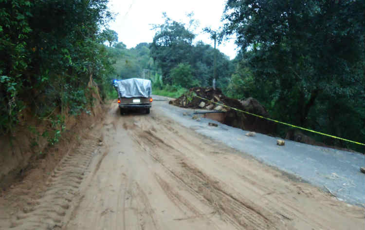 Abren circulación en la carretera Zacapoaxtla - Tlatlauquitepec