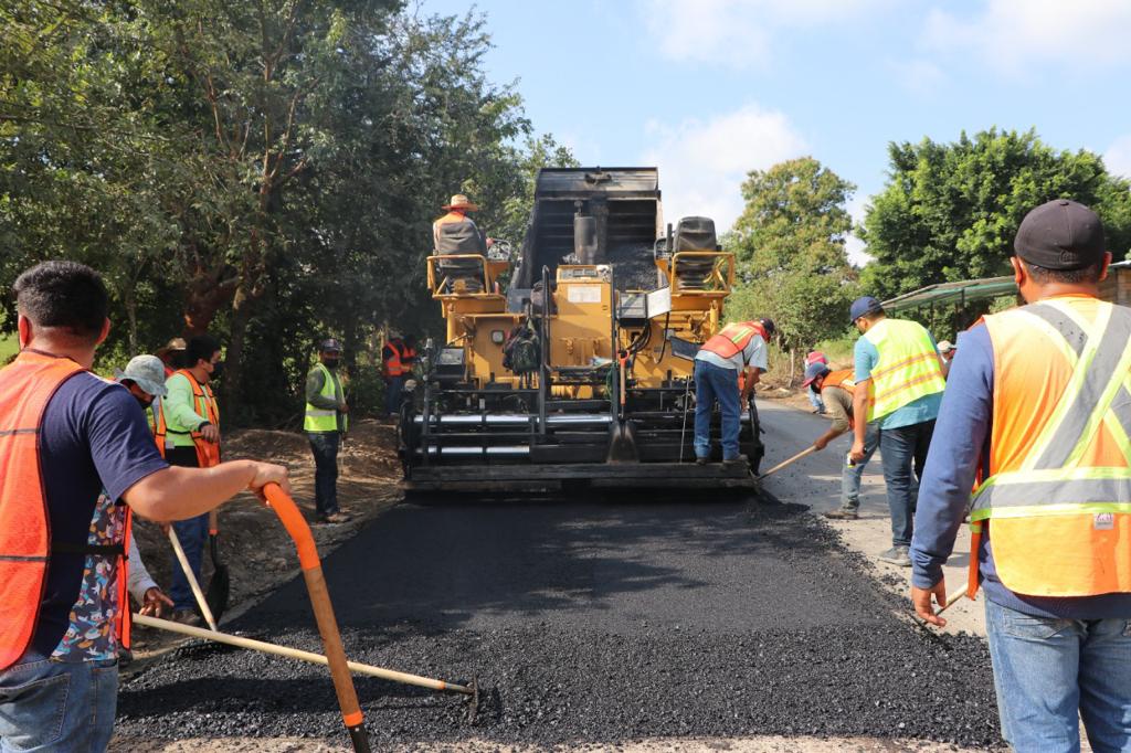 Invierten más de 100 mdp en obra carretera en la región de Xicotepec