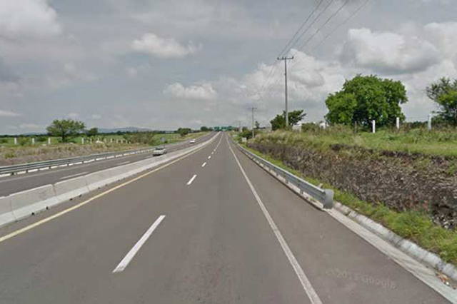 Un peligro circular en la carretera Champusco-La Trinidad, de Izúcar