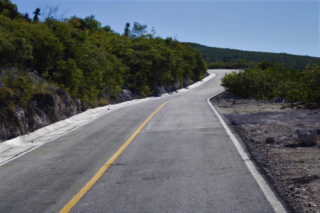 Entregan infraestructura carretera en Tepexi de Rodríguez