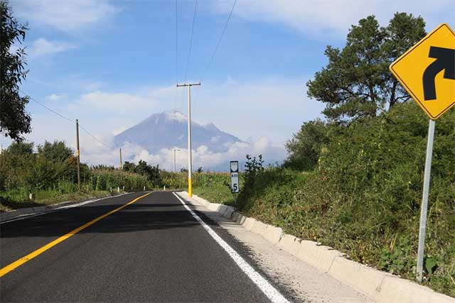 Ayuntamiento de Huejotzingo y gobierno del estado modernizan carretera