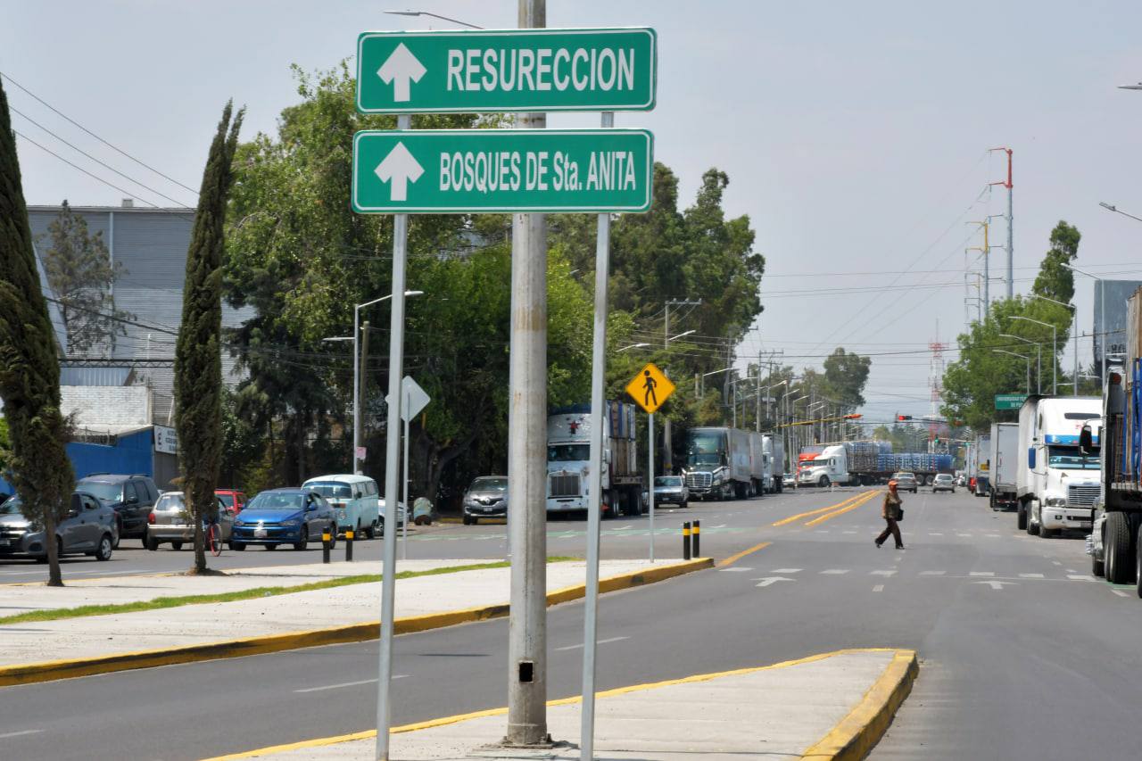 Eduardo Rivera entrega rehabilitación de carretera a manzanilla
