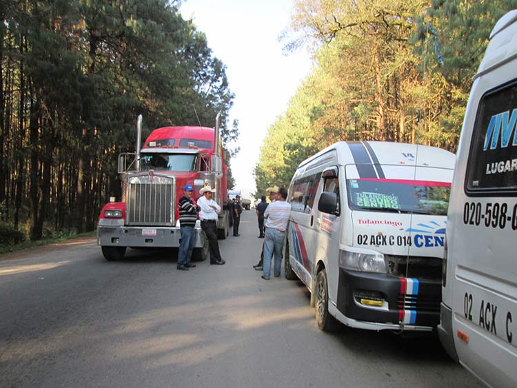 Pobladores exigen mantenimiento en carretera México-Tuxpan