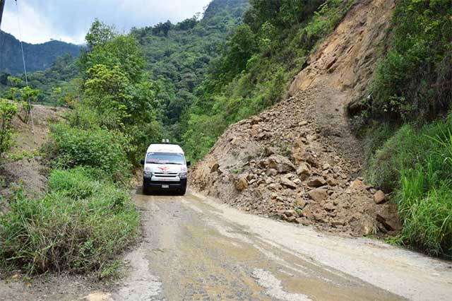 Reabren carretera que comunica a Zapotitlán con Zacatlán