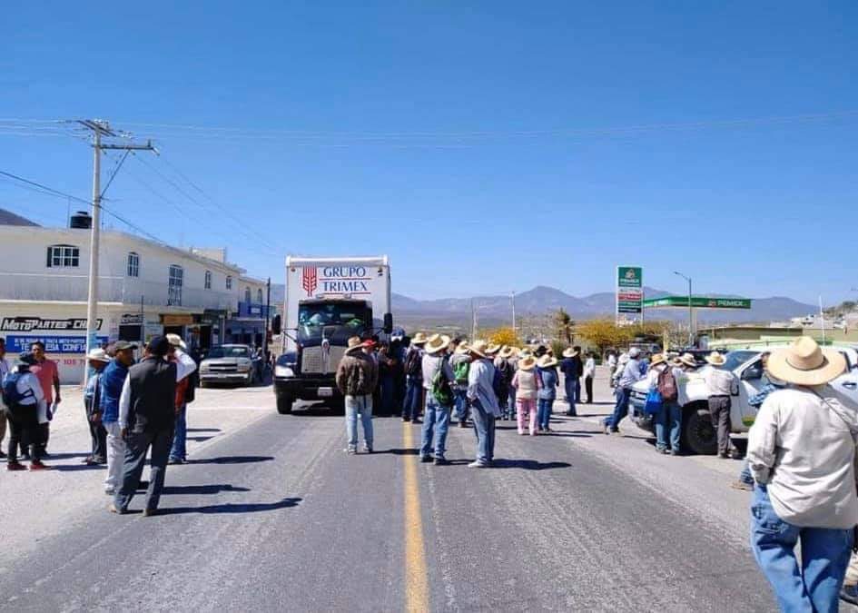 Liberan carretera Tehuacán-Huajuapan