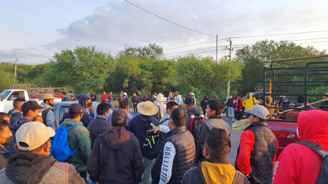 Liberan carretera a Coxcatlán tras 12 horas de bloqueo