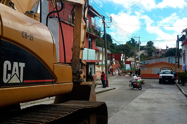 Propietarios impiden demolición de casa colapsada en Teziutlán