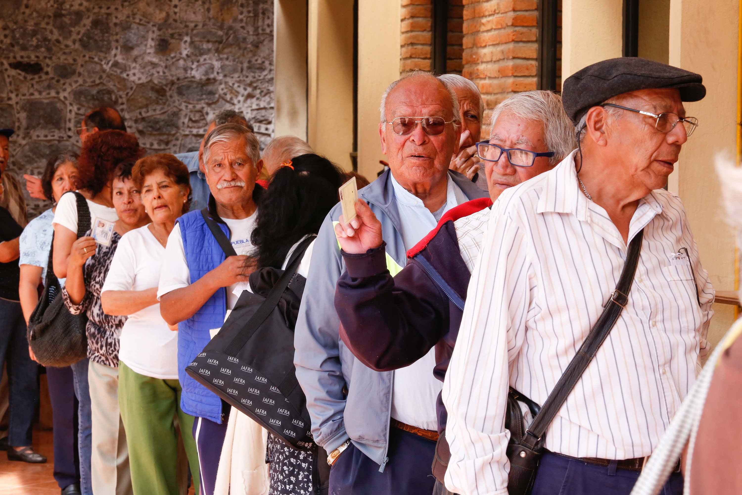 Beneficia SEDIF a más de 10 mil adultos mayores en 187 estancias de día