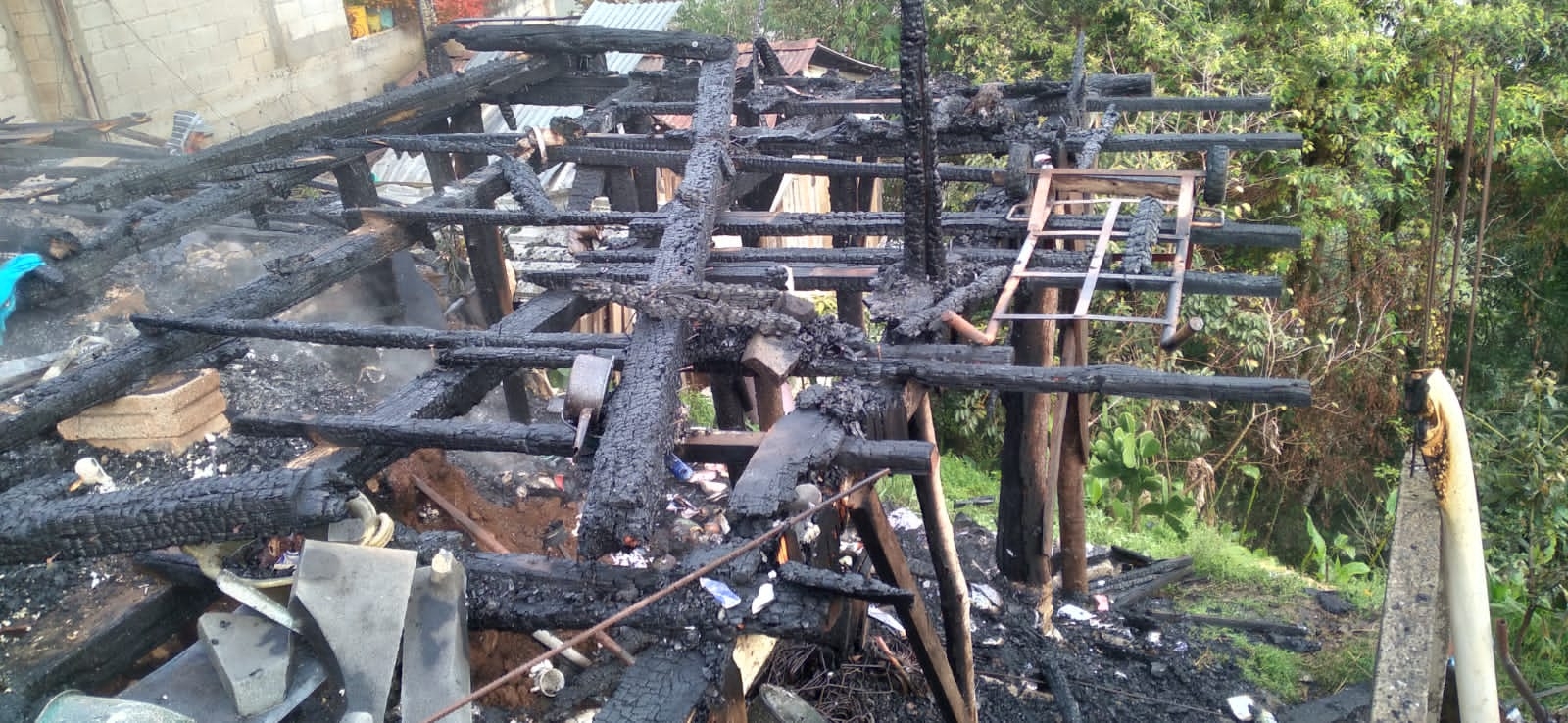 Un abuelito muerto y 26 damnificados deja incendio en casas de Huauchinango