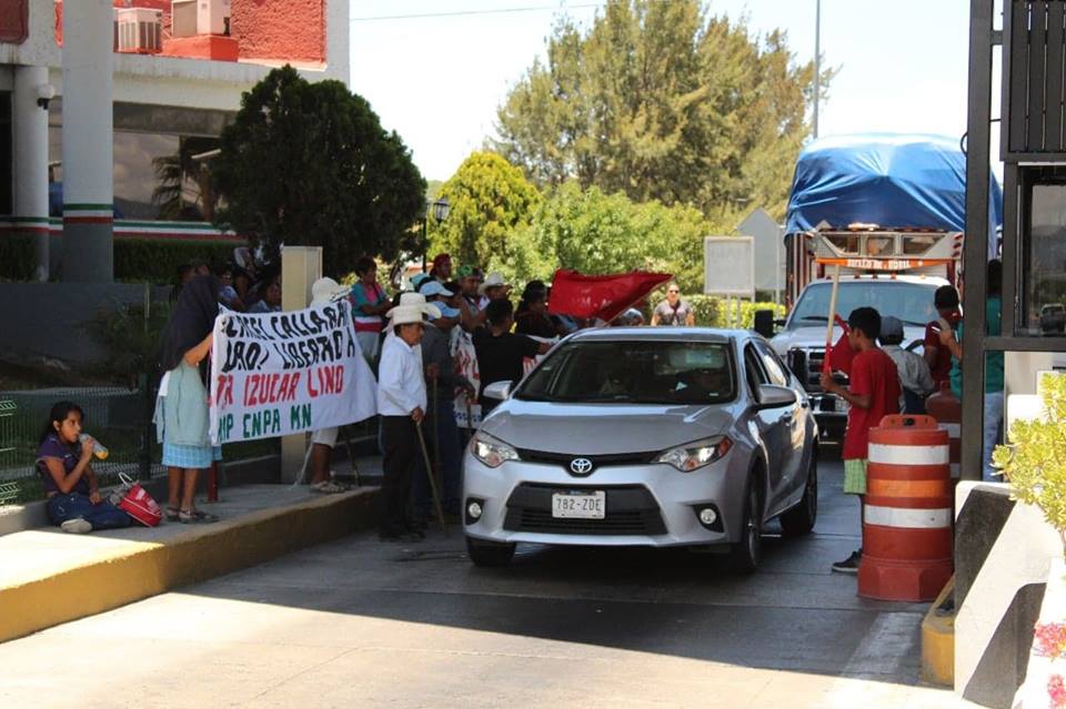 Mascip toma caseta de peaje para exigir liberación de compañero