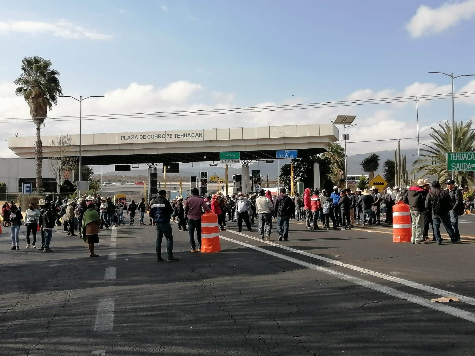 Cierran autopista a Oaxaca y las vías a Huajuapan y Cuetzalan