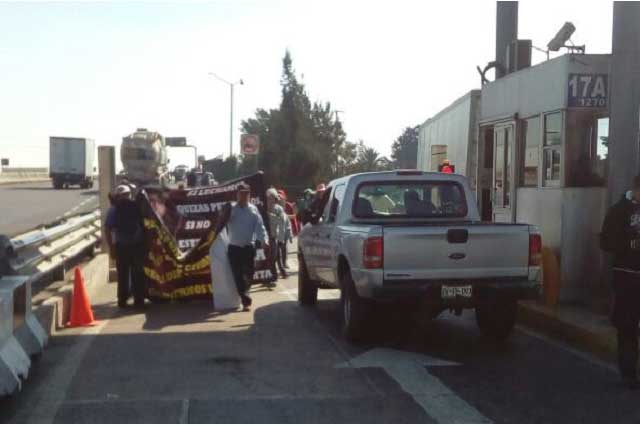 Toman caseta en Amozoc de la Puebla-Veracruz por gasolinazo