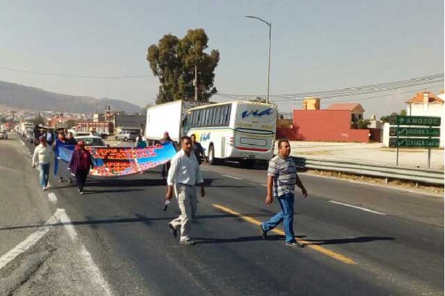 Toman caseta en Amozoc de la Puebla-Veracruz por gasolinazo