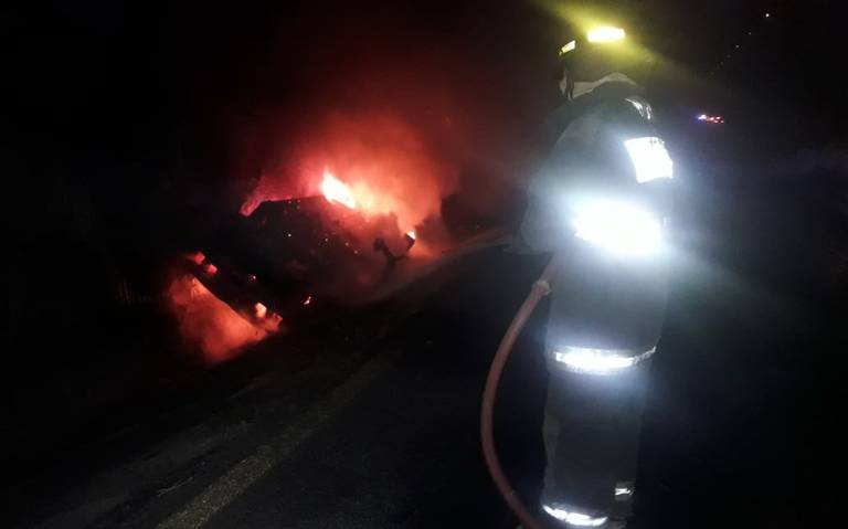 Borracho choca y se salva de ser incinerado en la México-Puebla