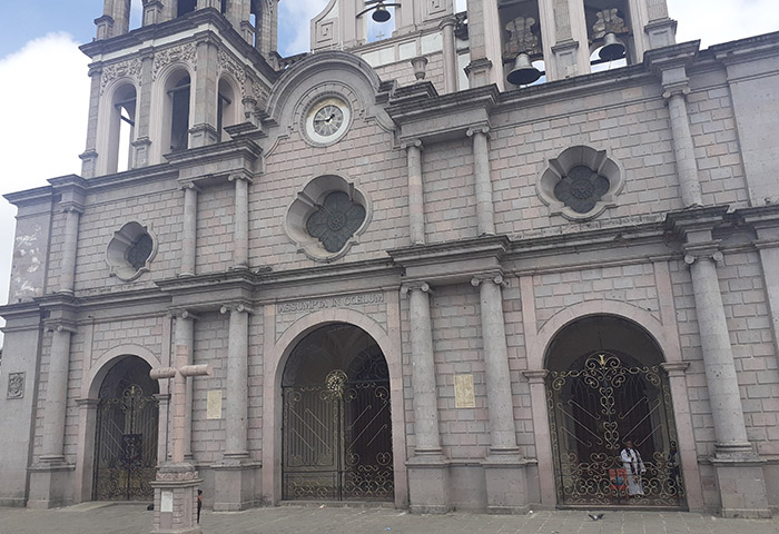 Limitan acceso a misa en catedral de Teziutlán por Covid-19