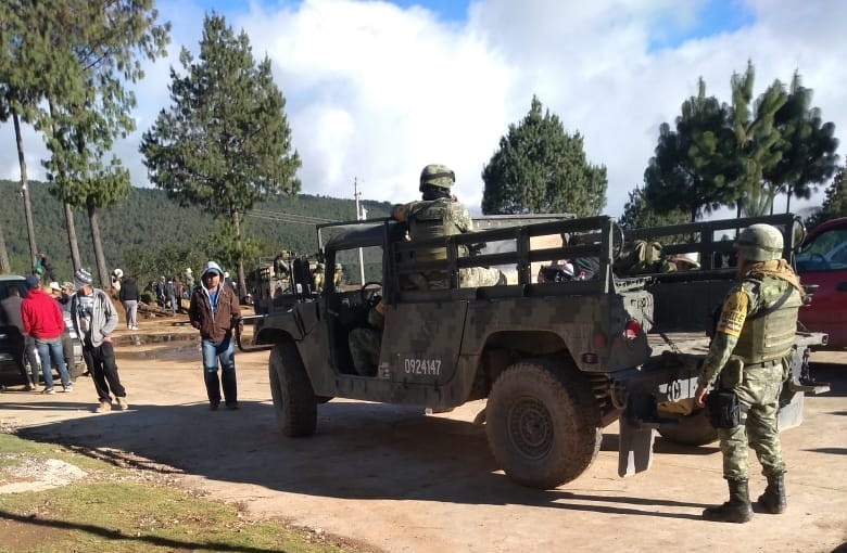 Pobladores retienen y piden dinero por director de Seguridad de Coyomeapan