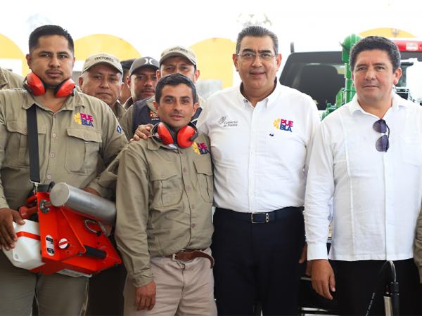 Céspedes entrega equipo para contención del dengue en Huaquechula