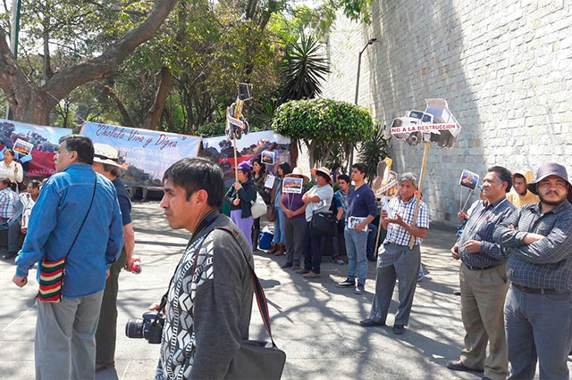 Protestan en CDMX contra obras en zona arqueológica de Cholula