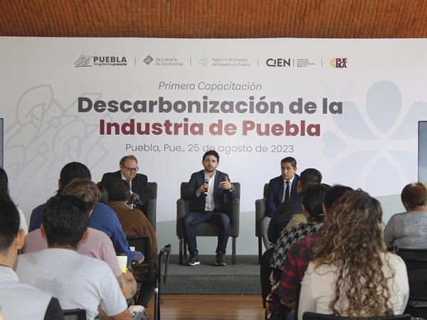 Capacita Agencia de Energía a industria y comercio en materia de descarbonización
