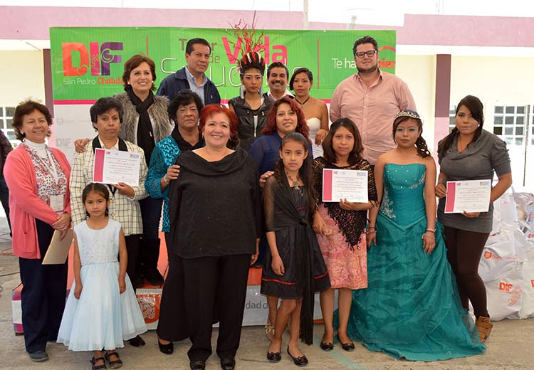 Mujeres terminan cursos avalados por el DIF de San Pedro