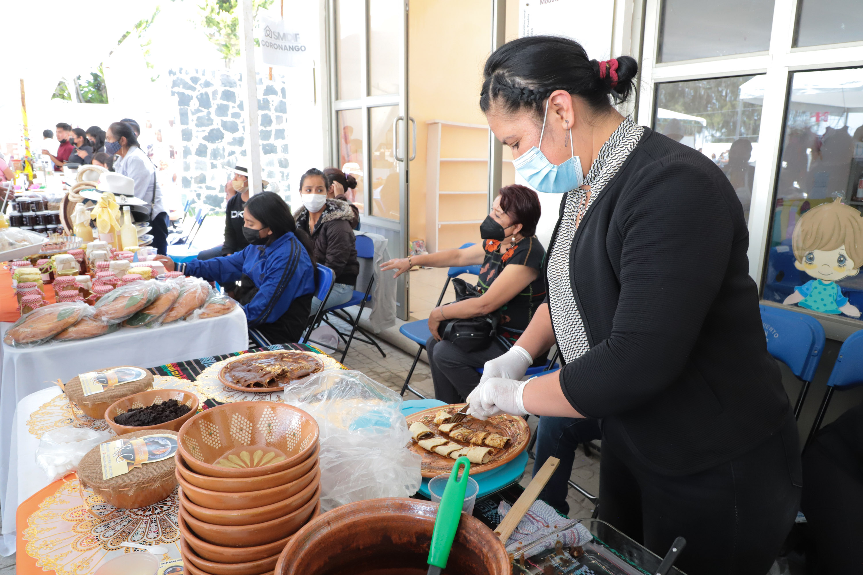 Estudiantes de CECADE participan en Feria del Chile en Nogada en San Andrés Calpan