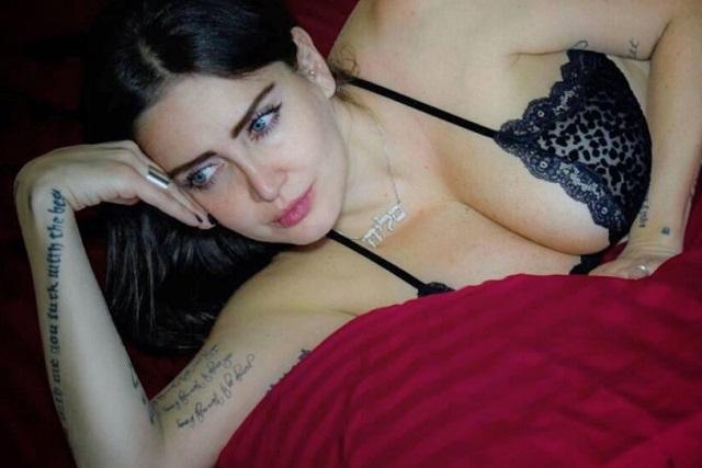 Bautizan a Celia Lora como la sexy reina del encaje en Instagram