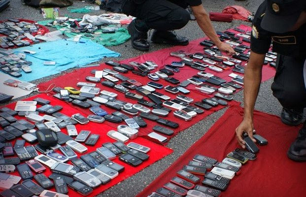 Prohíben venta de celulares y medicinas en tianguis de CDMX