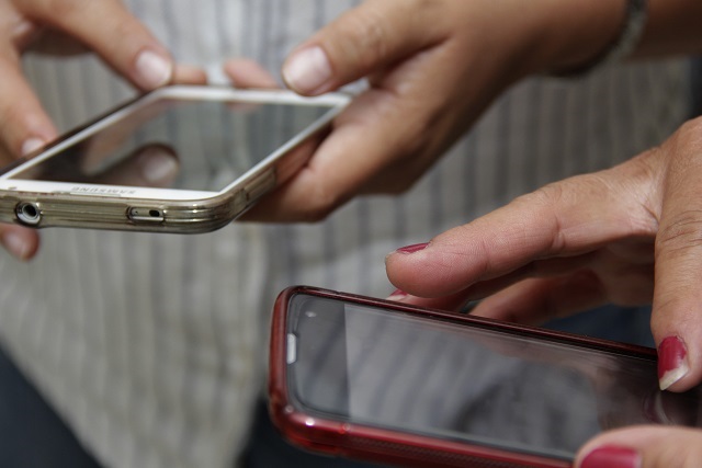 Prohibirán vender celulares en vía pública en Puebla