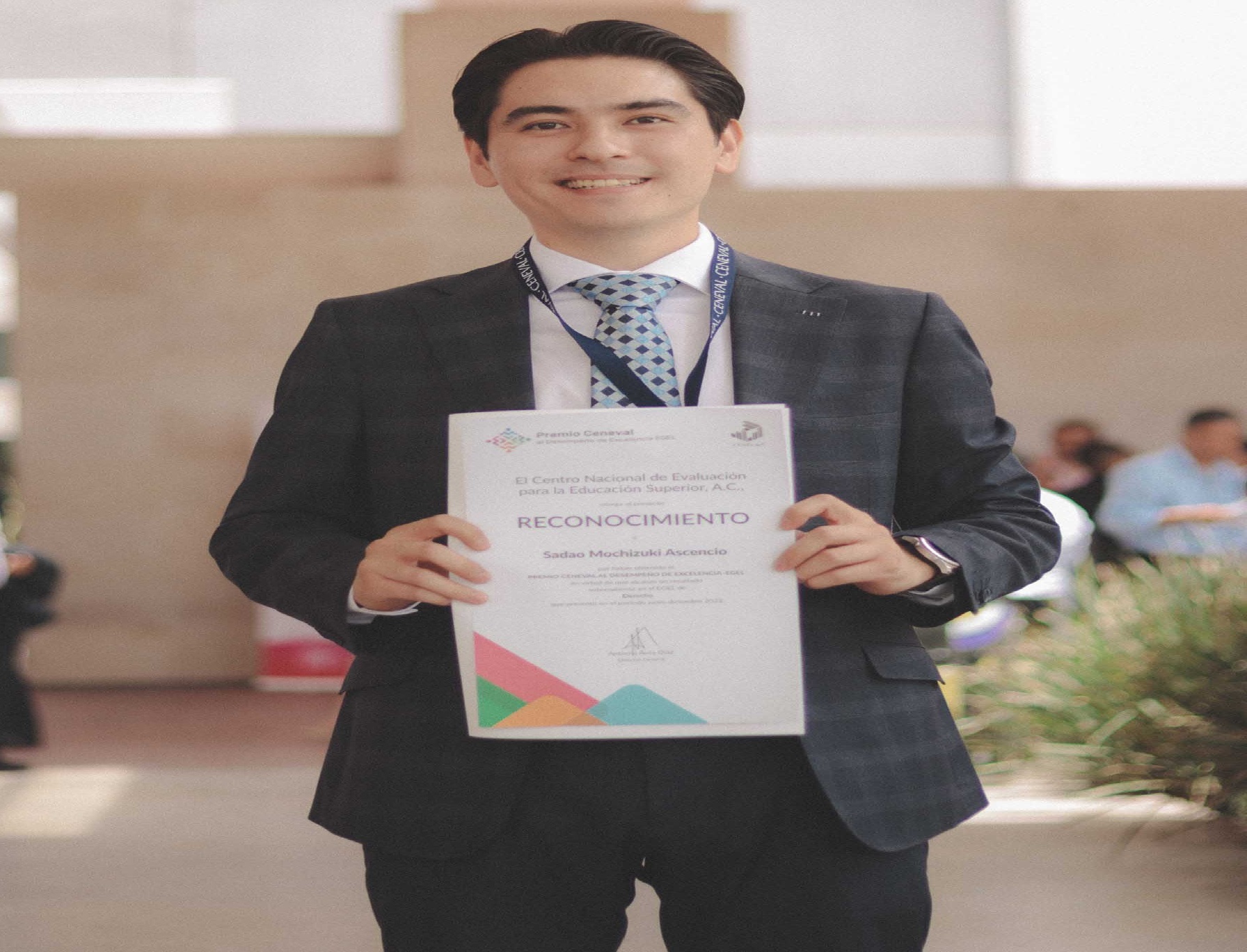 Egresado de la UAG recibe Premio Ceneval de Excelencia