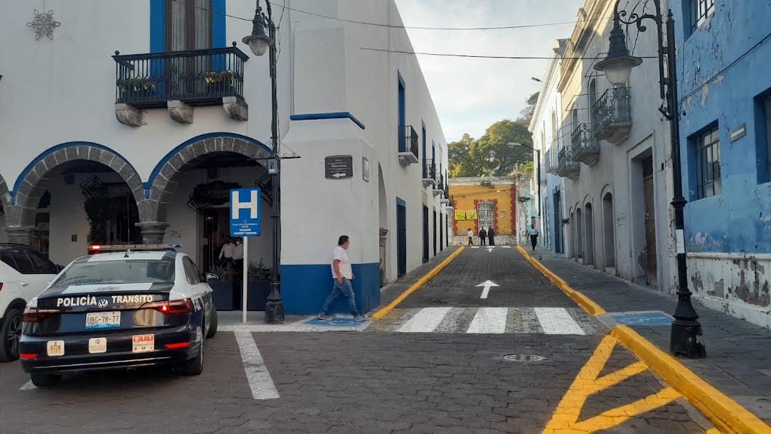 En Atlixco cambian sentido de calle para mejorar la movilidad